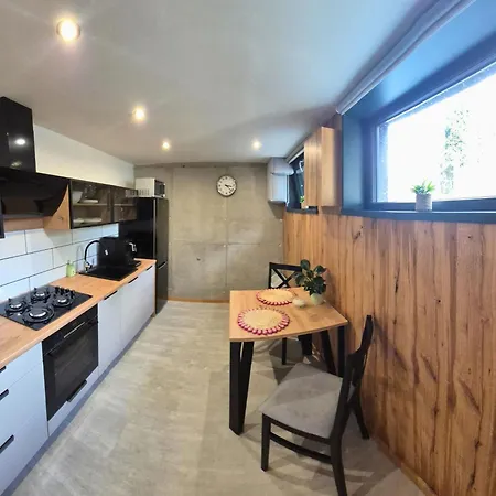 Beskidy Basement דירה *